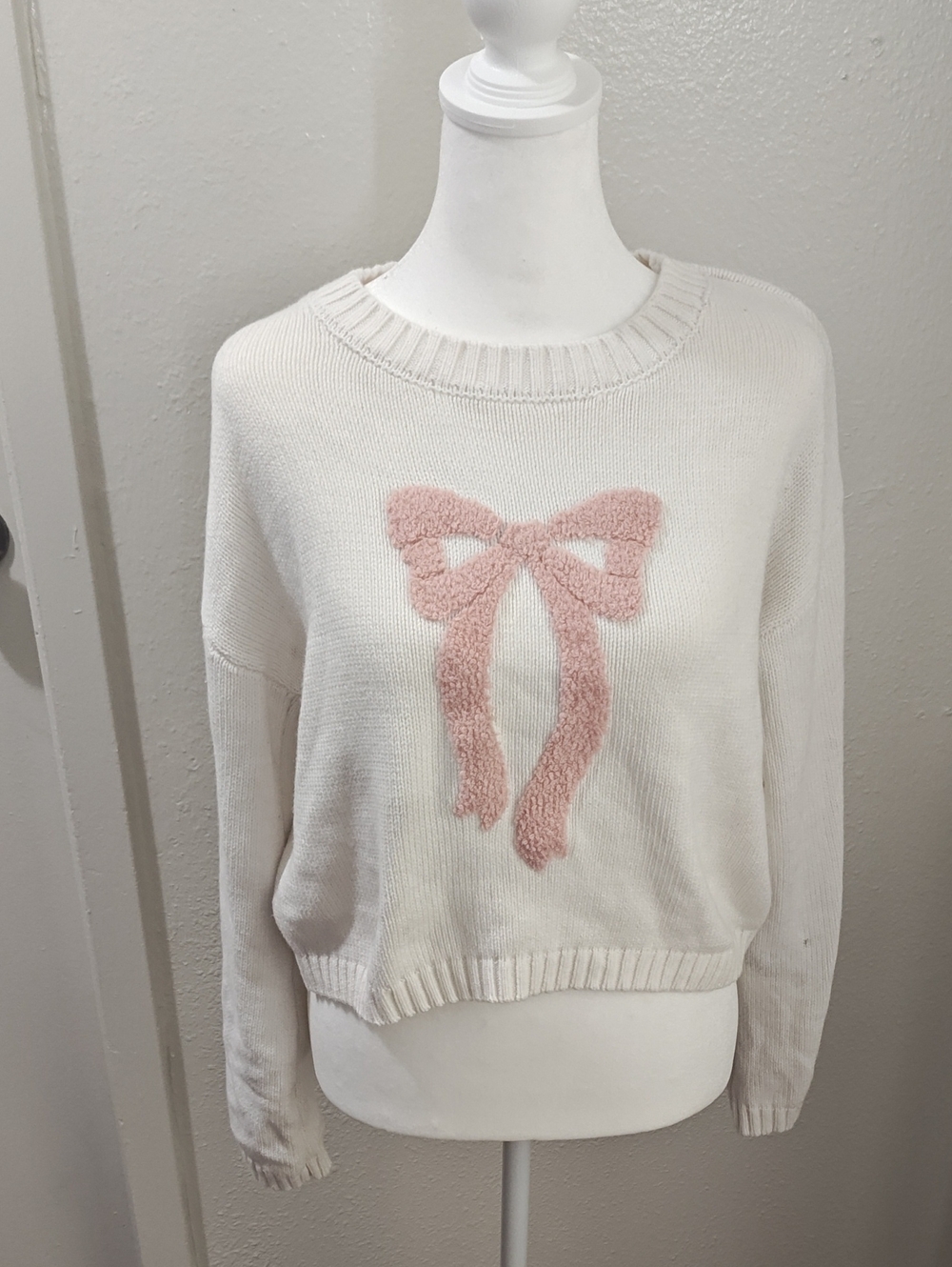 Cozy Ivory Crewneck Sweater with Pink Bow